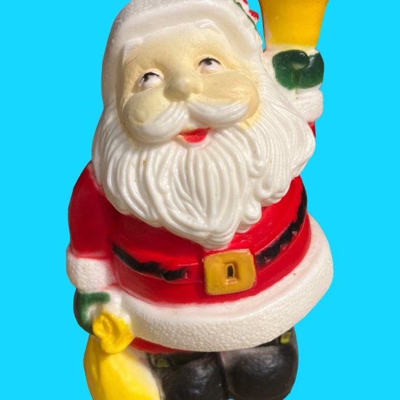 Santa and Mrs Claus Salt and Pepper Shaker Set - Picture 4 of 12